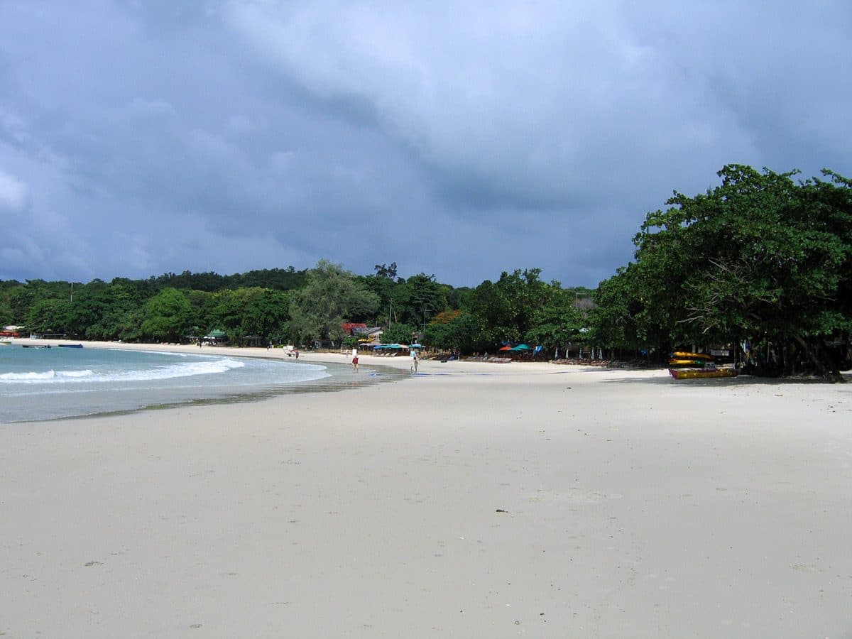 The wide white-sand curve of Ao Wong Duean, Koh Samet
