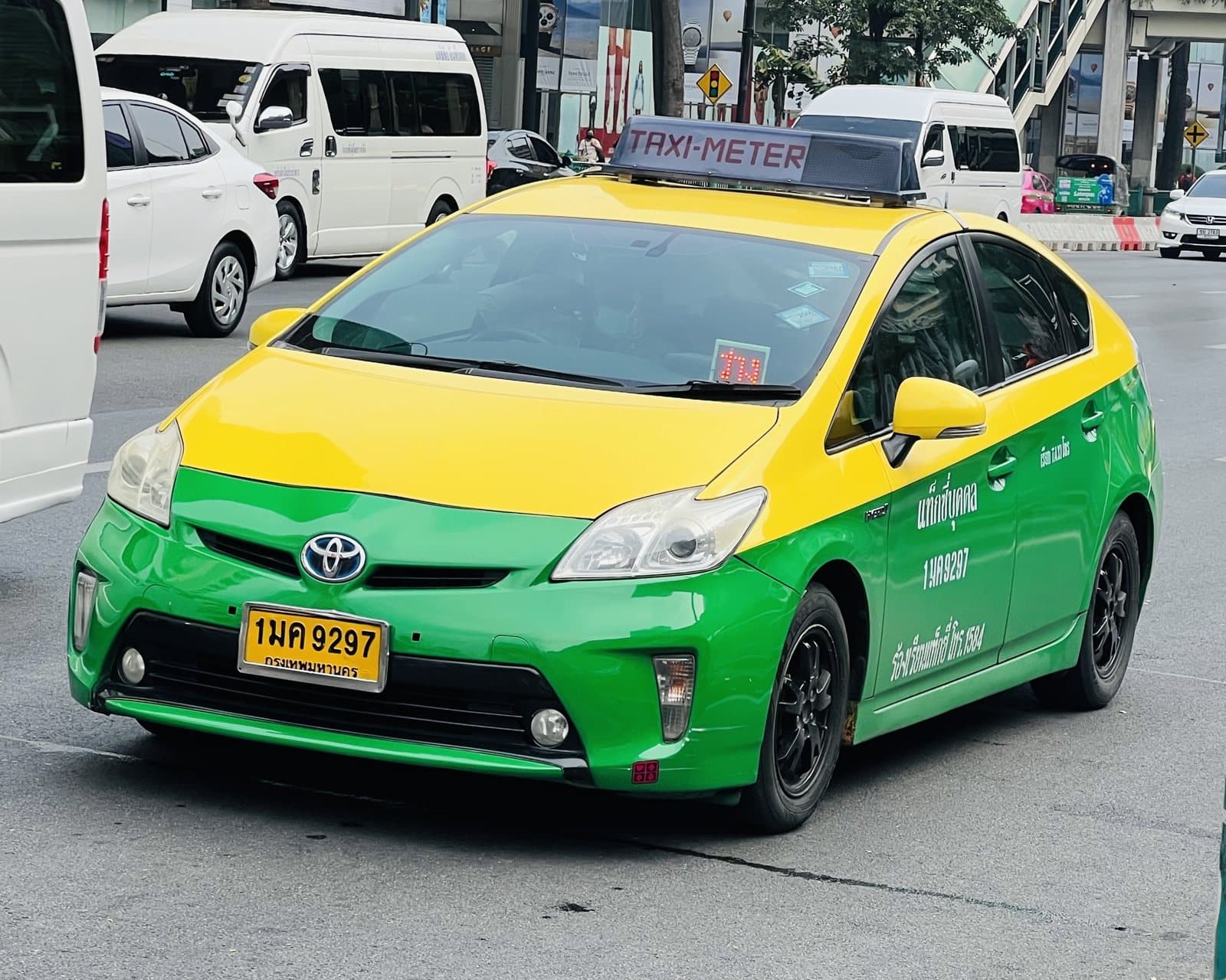 A green-and-yellow Bangkok taxi