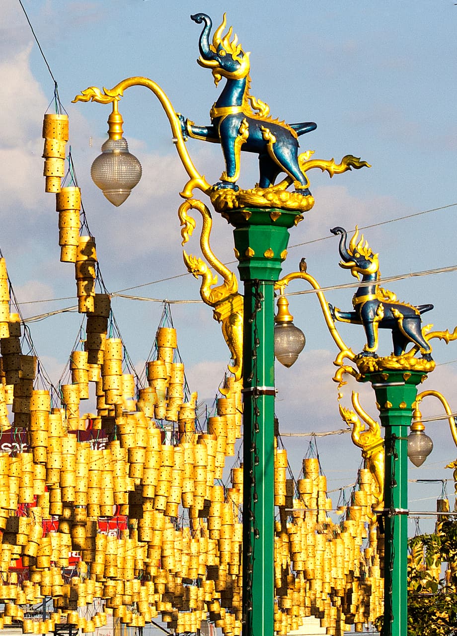 Street lamps shaped like sticky rice baskets